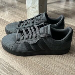 NWOT Adidas sneakers/8.5